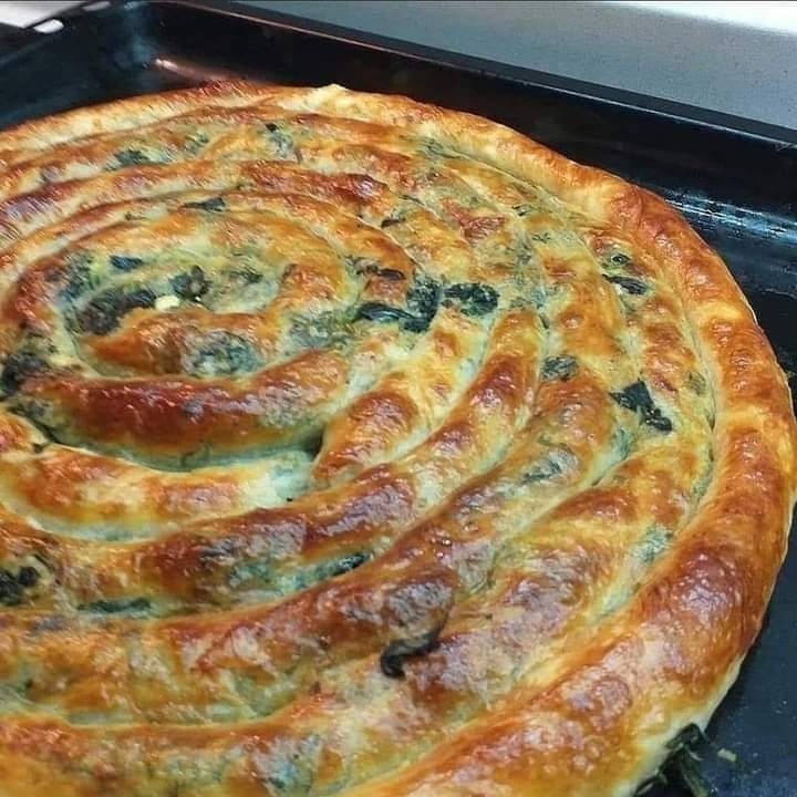 Ispanaklı Pırasalı El Açması Börek Tarifi - 1