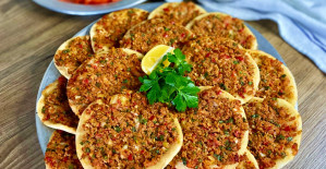 250 Gram Kıymayla 2 Tepsi Fındık Lahmacun Tarifi