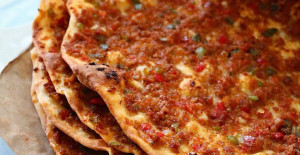 Annemin Evde Lahmacun Tarifi