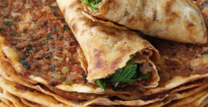 Ev Yapımı Çıtır Lahmacun Tarifi	