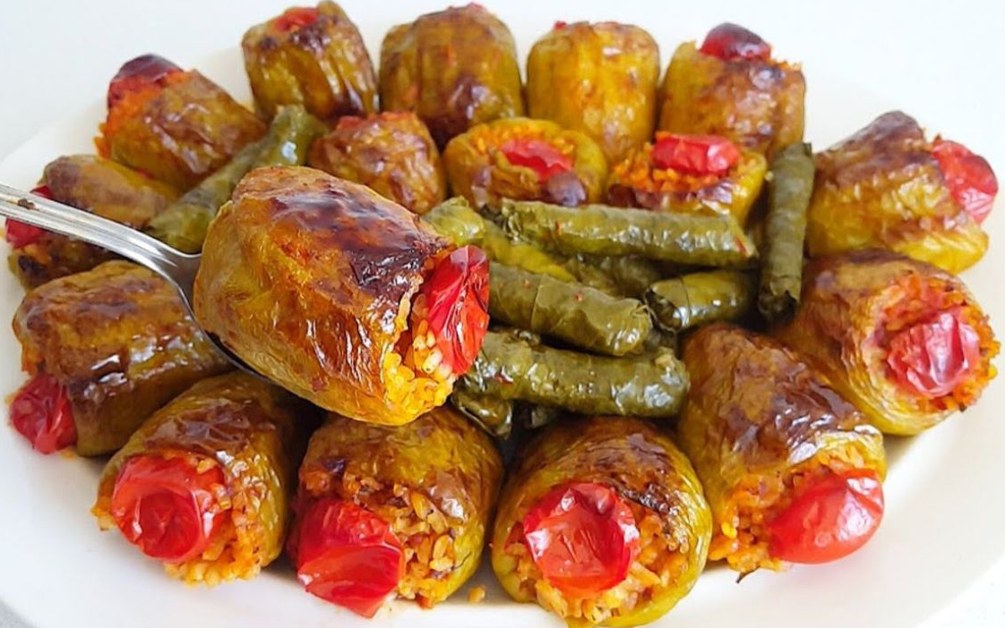 Fırında Lezzeti Bol Biber ve Sarma Dolma Tarifi - 1