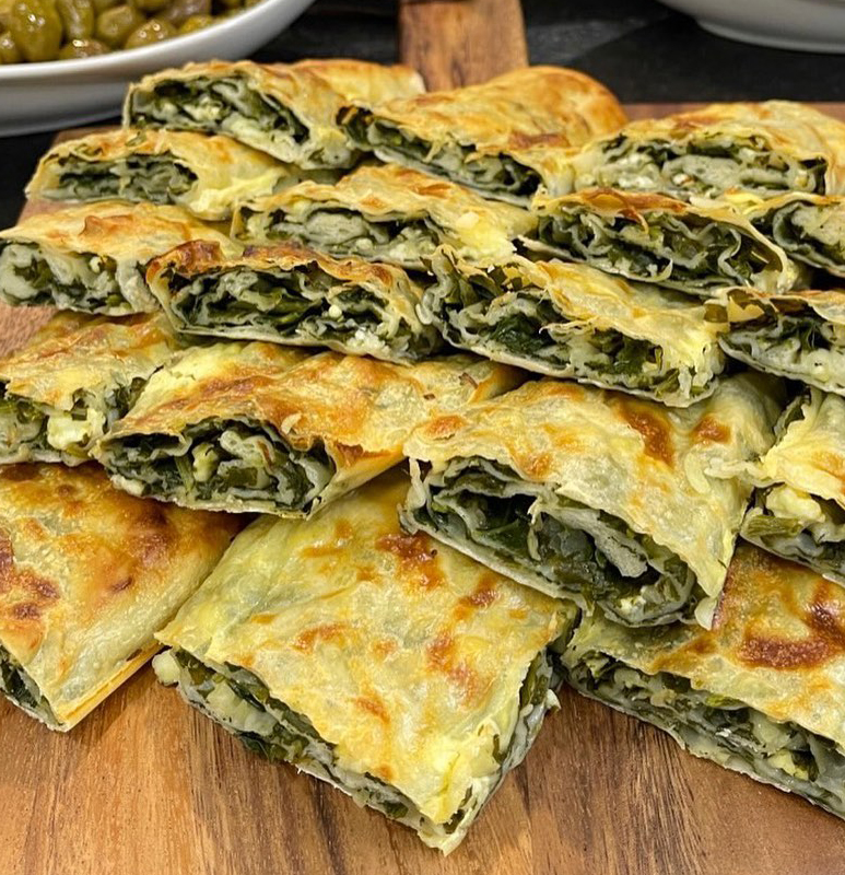 Annemin El Açması Ispanaklı Börek Tarifi - 1