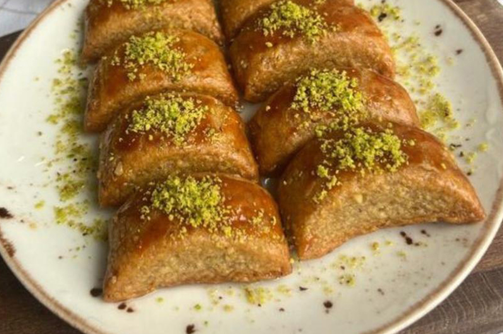 Kıyır Kıyır Baklava Lezzetinde Ay Tatlısı Tarifi - 4