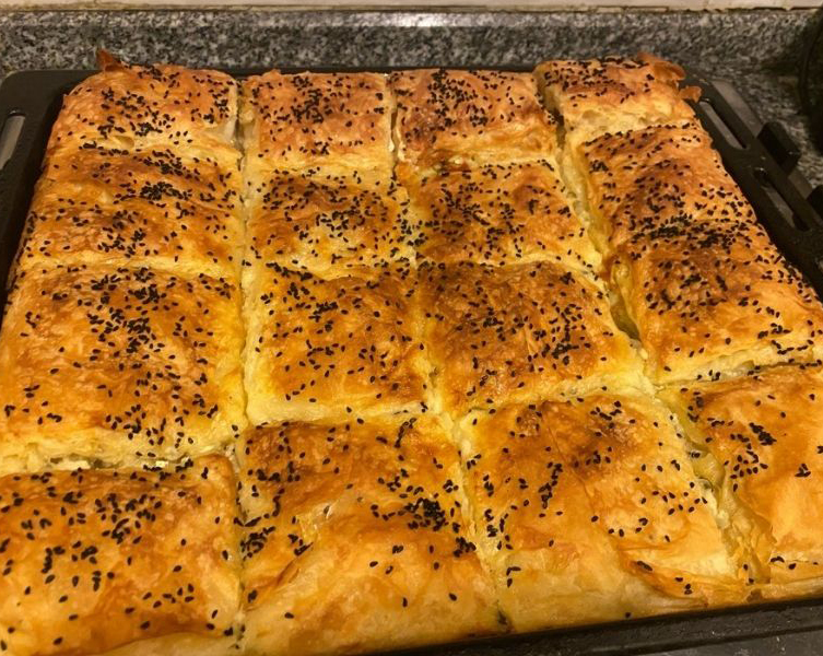 Gerçek Su Böreği Tadında Peynirli Börek Tarifi - 1