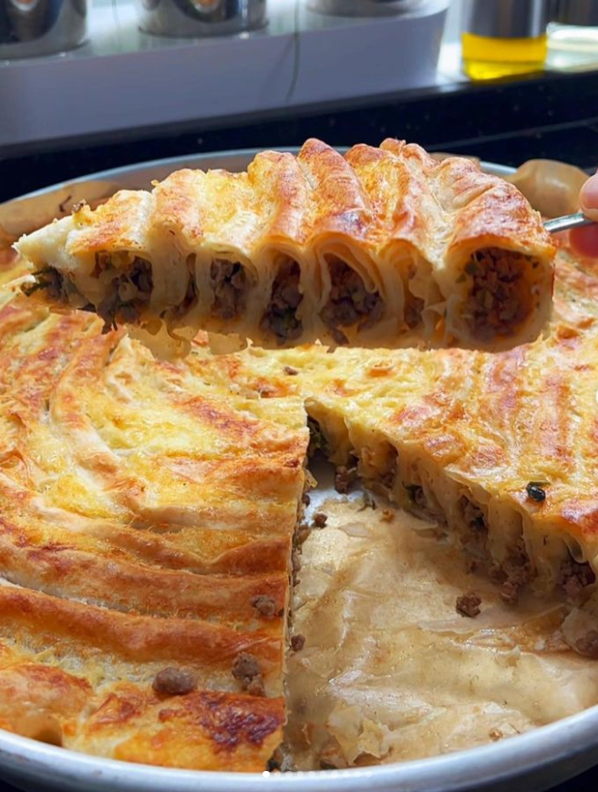 Hazır Yufkadan Nefis Kıymalı Börek - 1