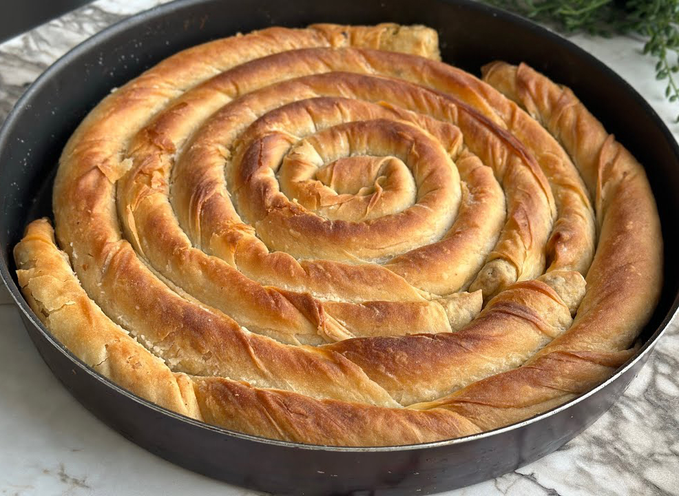 El Açması Tepsi Börek Tarifi - 1