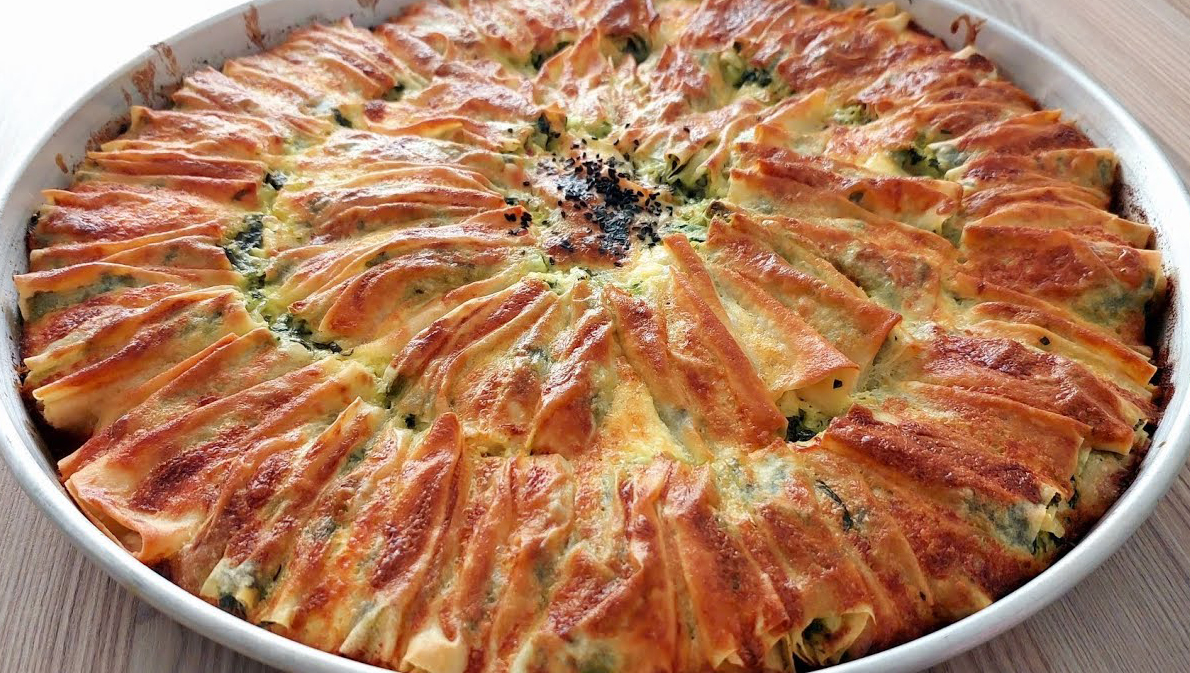 Ispanaklı El Açması Tepsi Kırma Börek Tarifi - 2